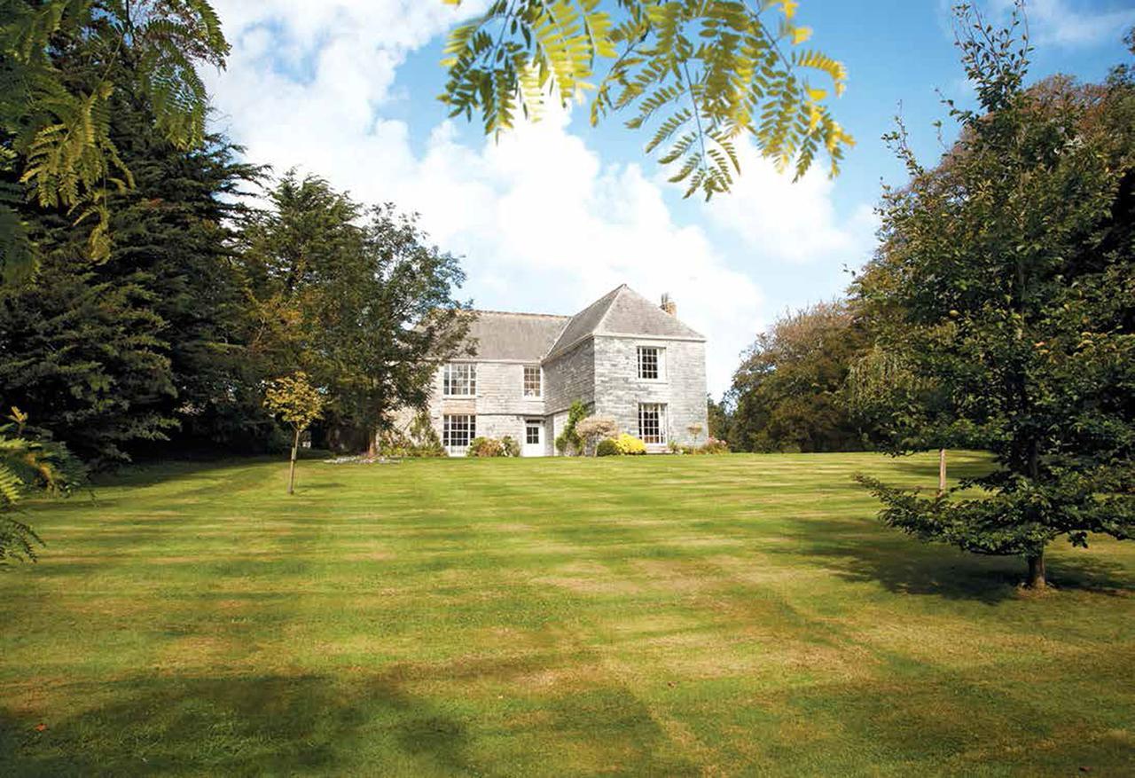 Trewornan Manor Bed and Breakfast Wadebridge Buitenkant foto