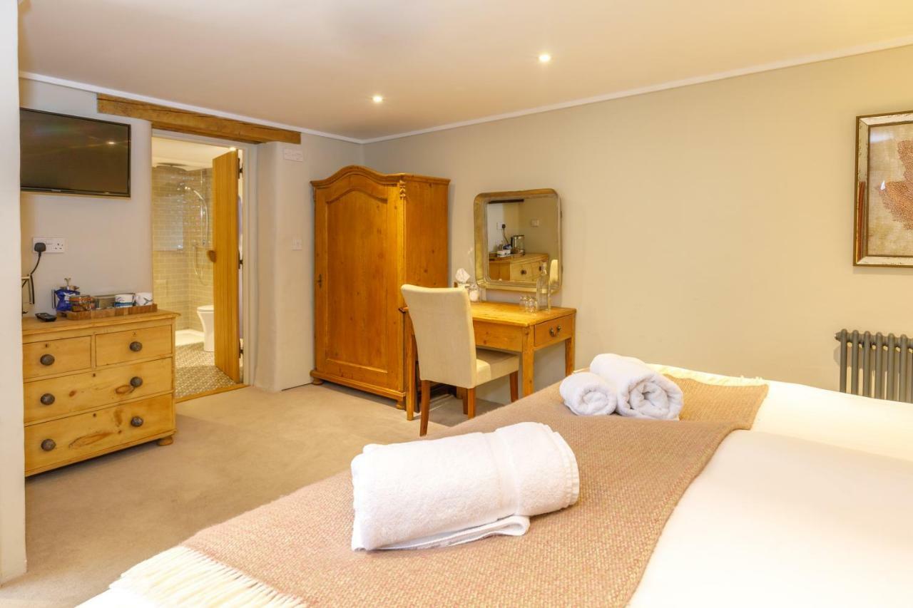 Trewornan Manor Bed and Breakfast Wadebridge Buitenkant foto