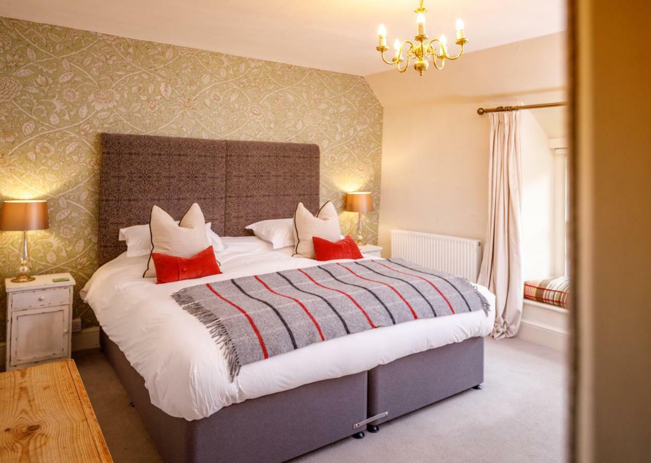 Trewornan Manor Bed and Breakfast Wadebridge Buitenkant foto